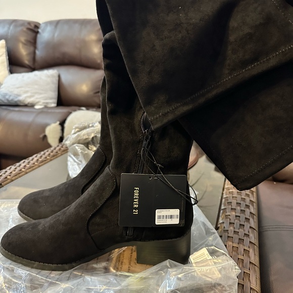 Over the knee boots - Picture 2 of 3